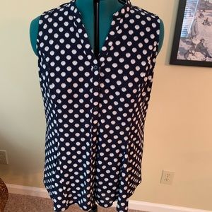 Sleeveless, bottom front top